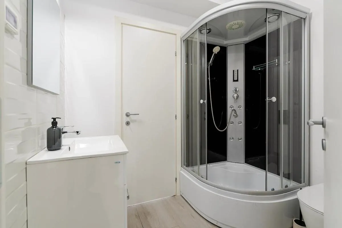 Downtown Urban Studio W Balcony Vol 1 Bukarest Apartment